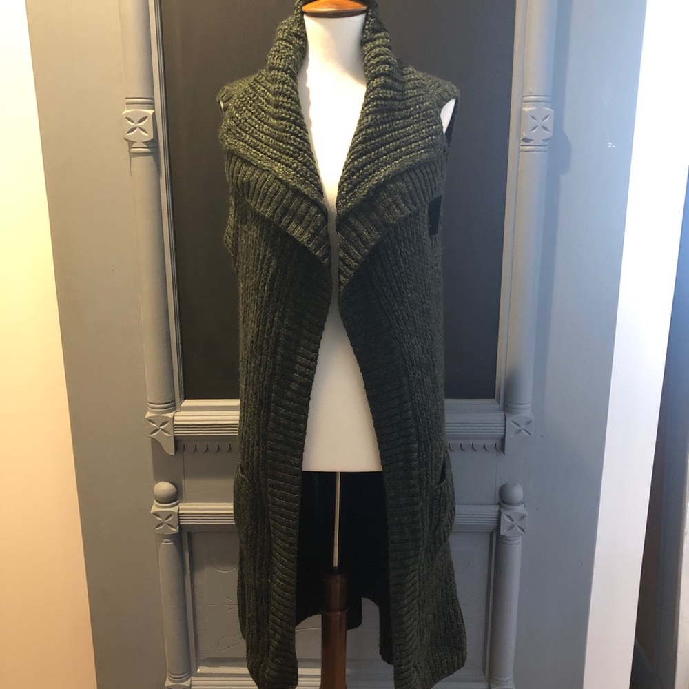 Prana long sleeveless sweater duster, size small.